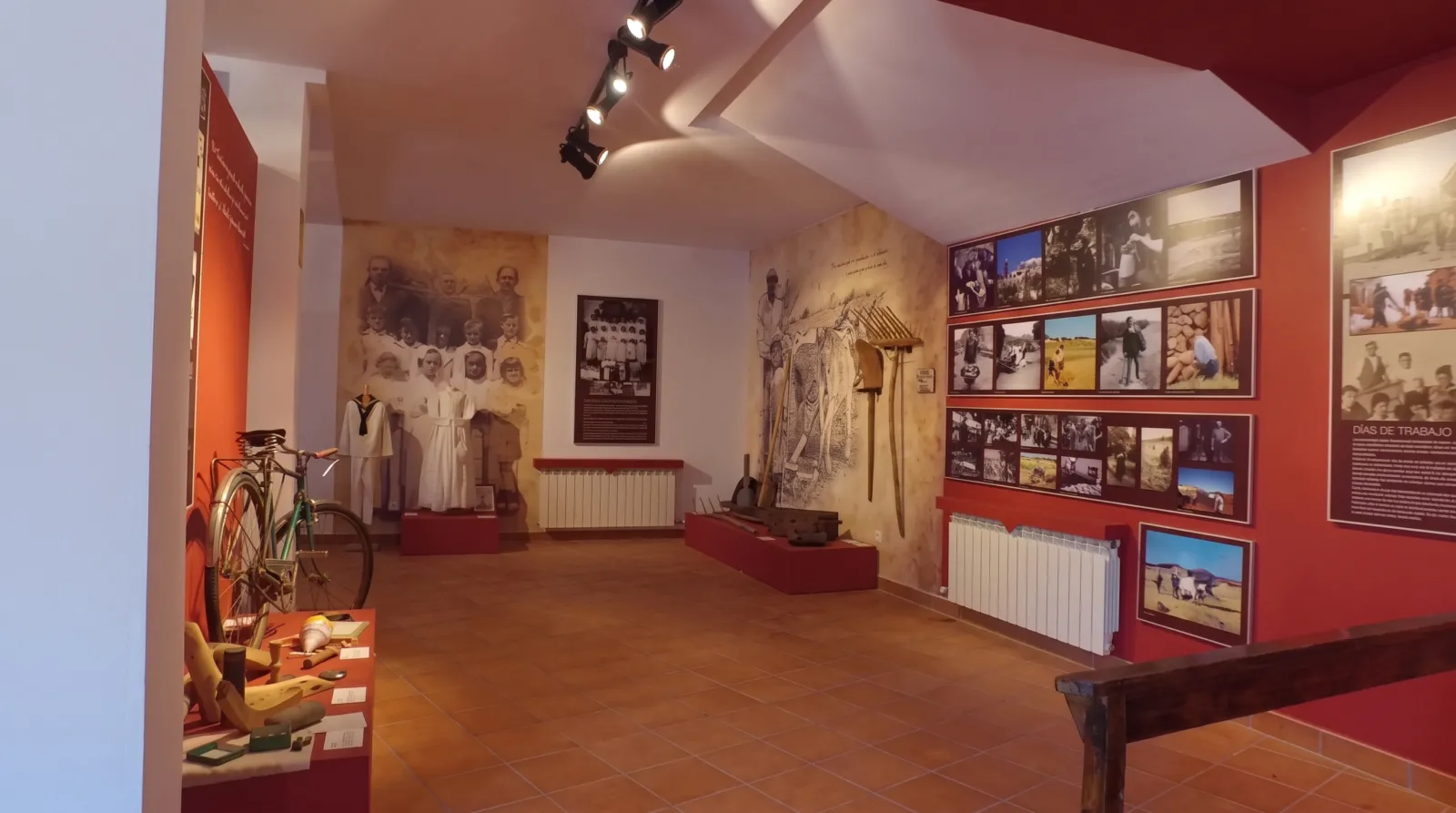 Sala Principal de Exposición - Museo Días de Escuela y Marzas de Ciruelos de Cervera