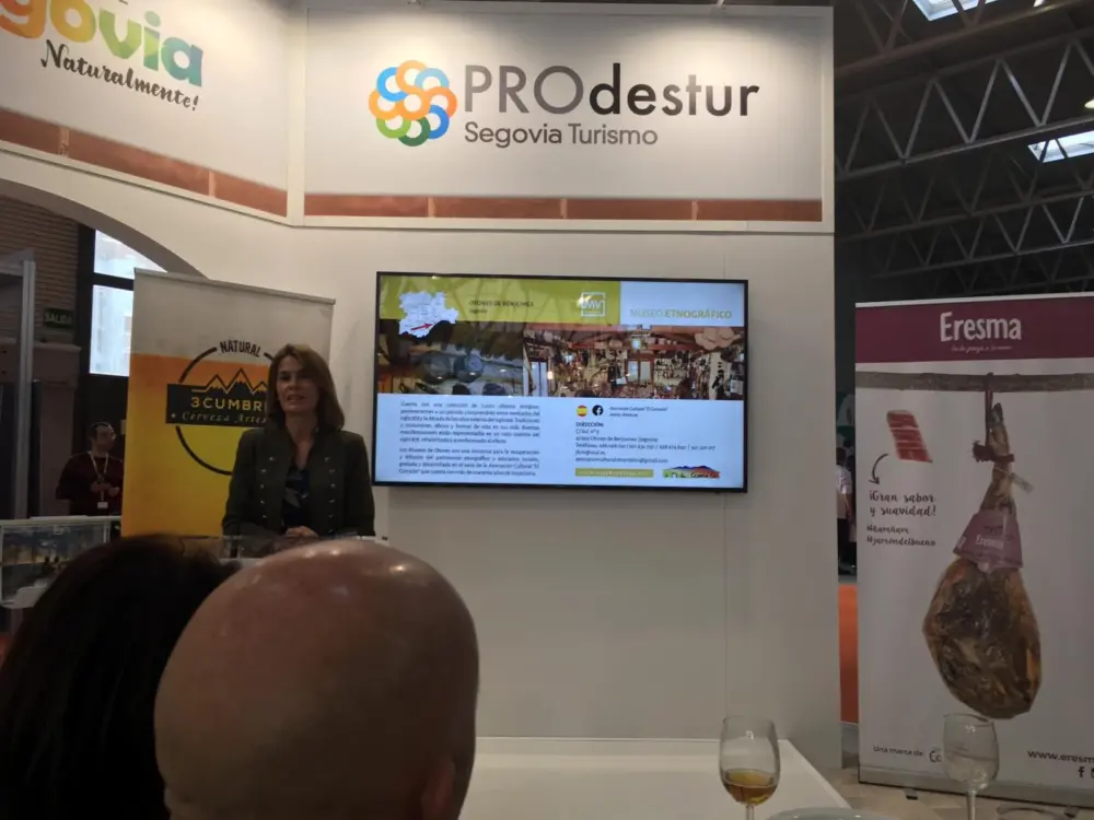 Presentación oficial de la red de turismo en el stand de PROdestur Segovia durante la feria Intur.