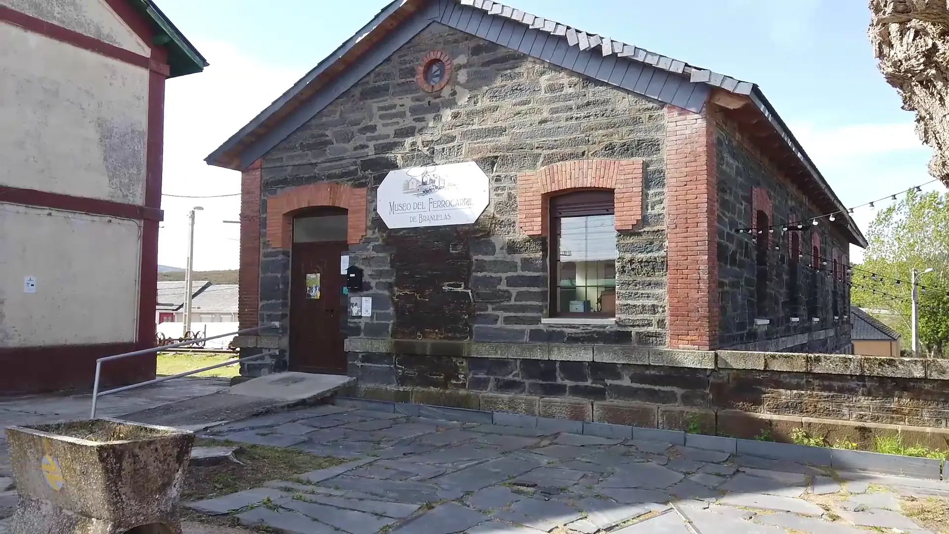 Fachada Museo del Ferrocarrill en Brañuelas